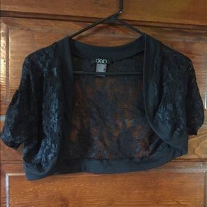 Cropped lace shirt